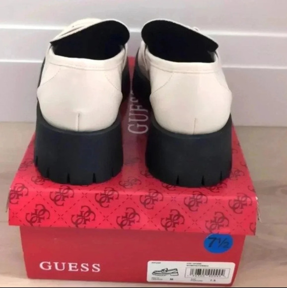 GUESS | Women's Ivory 150 Patent Chunky Loafers Size 7.5 - Picture 3 of 5